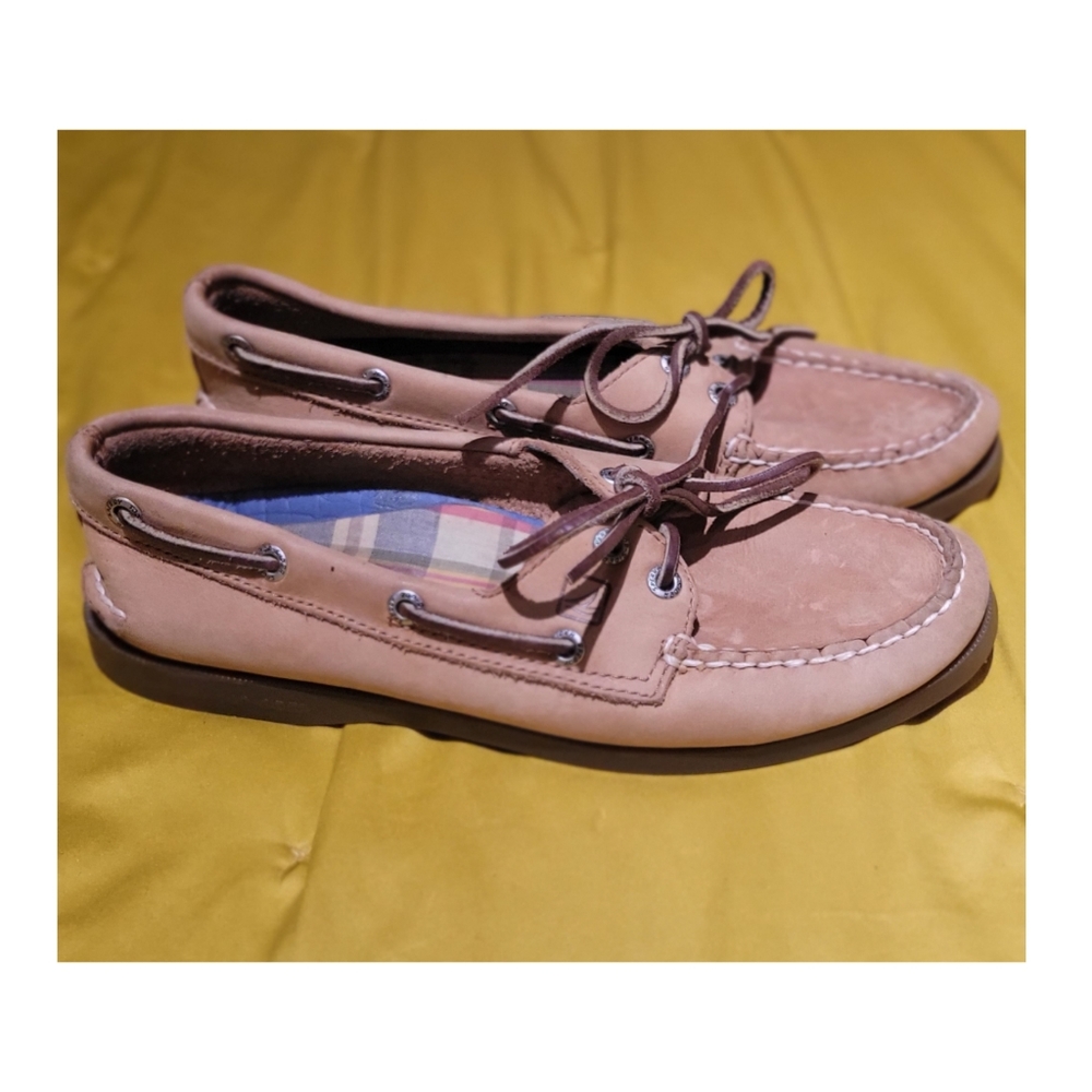 Sperry tan boat shoes